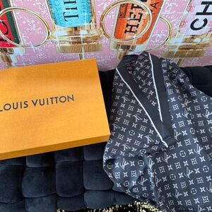 Louis Vuitton Black and White Monogram Scarf